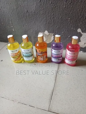 Professional Massage Oil Use in Spa for Massage