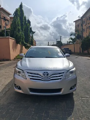 Toyota Camry XLE 4dr Sedan (2.5L 4cyl 6A) 2011 Silver