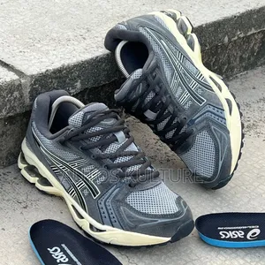 Asics Sneakers