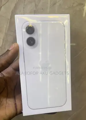 New Apple iPhone 16 128 GB White