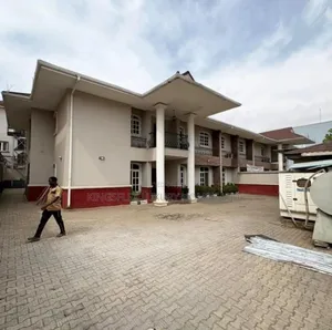 4bdrm Duplex in Estate, Jabi for sale