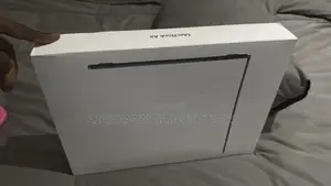 New Laptop Apple MacBook Air 2025 M4 24GB Apple M4 SSD 512GB