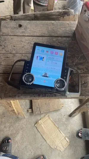 Venza Two Nubs Tesla