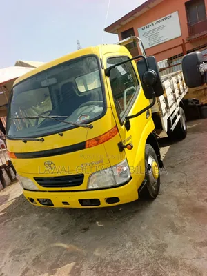 Foreign Used Toyota Dyna Six Tries 3rz Petrol Engine