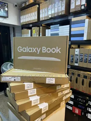 New Laptop Samsung Galaxy Book4 16GB Intel Core Ultra 7 SSD 512GB