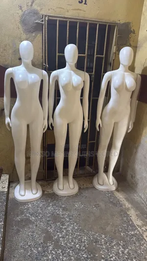 Female Faceless White Plastic Size 10 Mannequin