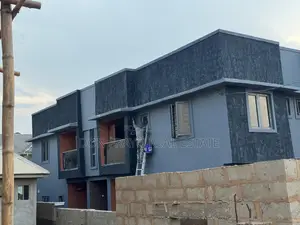 8bdrm Block of Flats in Almond Estate Akobo for sale
