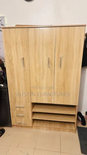 Superbullous 4 by 6 Wardrobe