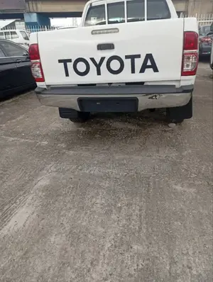 Toyota Hilux 2.5 D-4D 4X4 SRX 2012 White