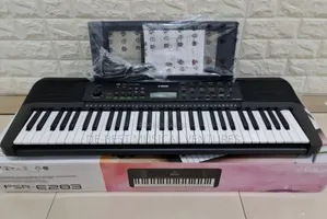 Yamaha PSR-E283 Keyboard
