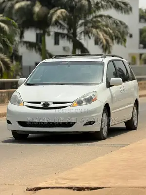 Toyota Sienna XLE 2008 White