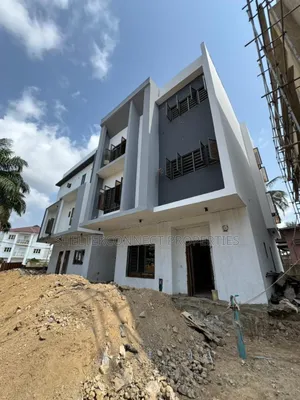 5bdrm Duplex in Papa Ajao / Surulere for sale