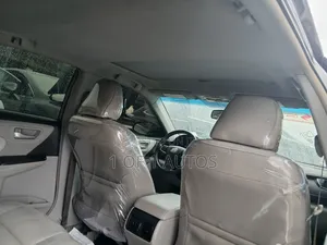 Toyota Camry XLE 4dr Sedan (3.5L 6cyl 6A) 2017 Gray