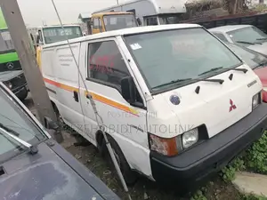 Mitsubishi L300 1999