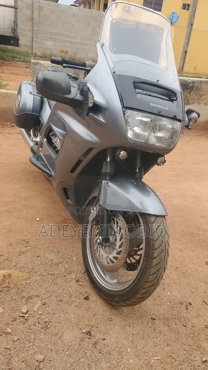 Honda VF 2001 Green