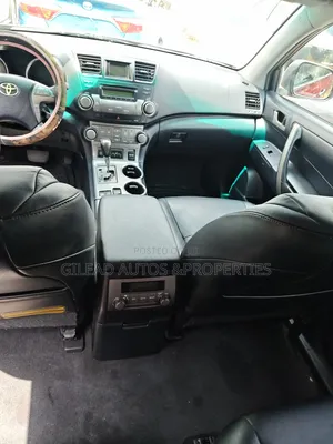 Toyota Highlander SE 2011