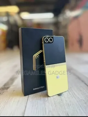 New Samsung Galaxy Z Flip6 256 GB Gold
