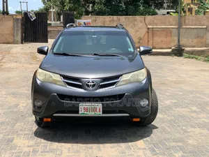 Toyota RAV4 XLE 4dr SUV (2.5L 4cyl 6A) 2015 Gray