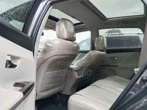 Toyota Venza AWD 2011 Gray