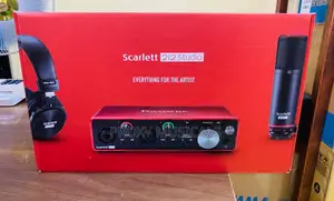 Focusrite Scarlett 2i2 Bundle(Audio Interface, Headphone Microphone)