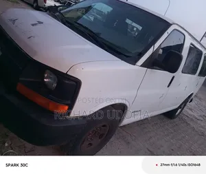 Chevrolet 3500 2005 White
