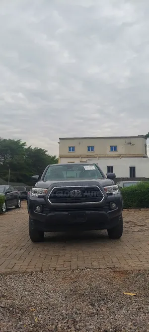 Toyota Tacoma Limited V6 4x2 Double Cab 127.4 in. WB 2020 Gray