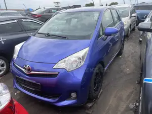 Toyota Verso 1.8 2012 Blue
