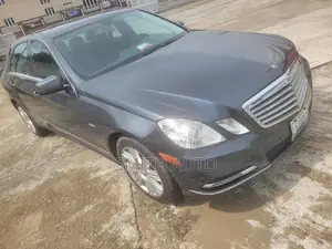 Mercedes-Benz E350 Base 4Matic Sedan AWD (3.5L 6cyl 7A) 2013 Gray