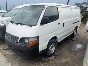Toyota Grand HiAce 2000 White