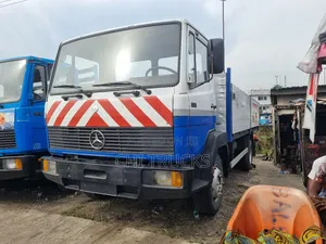 Direct German Mercedes Benz Pickup Truck 10tons Capacity