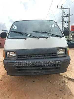 Toyota HiAce 2005 White