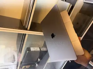 Laptop Apple MacBook Pro 2022 M2 8GB Apple M2 SSD 512GB
