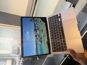 Laptop Apple MacBook Pro 2022 M2 8GB Apple M2 SSD 512GB