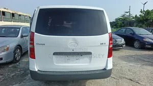 Hyundai H1 2.4 GLS 2012 White