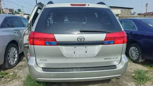Toyota Sienna CE 2005 Silver