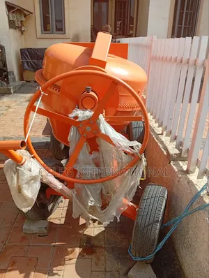 Europec Concrete Vibrator