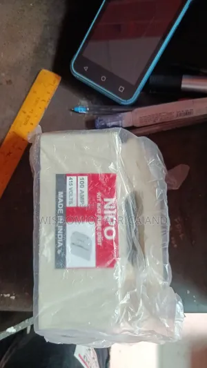 Cut Out Fuse and Base 100amps