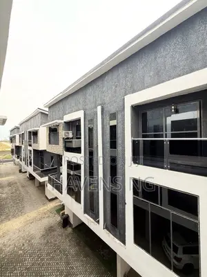 5bdrm Townhouse/Terrace in Lekki Phase 2 for sale