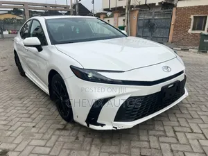 Toyota Camry SE AWD 2026 White