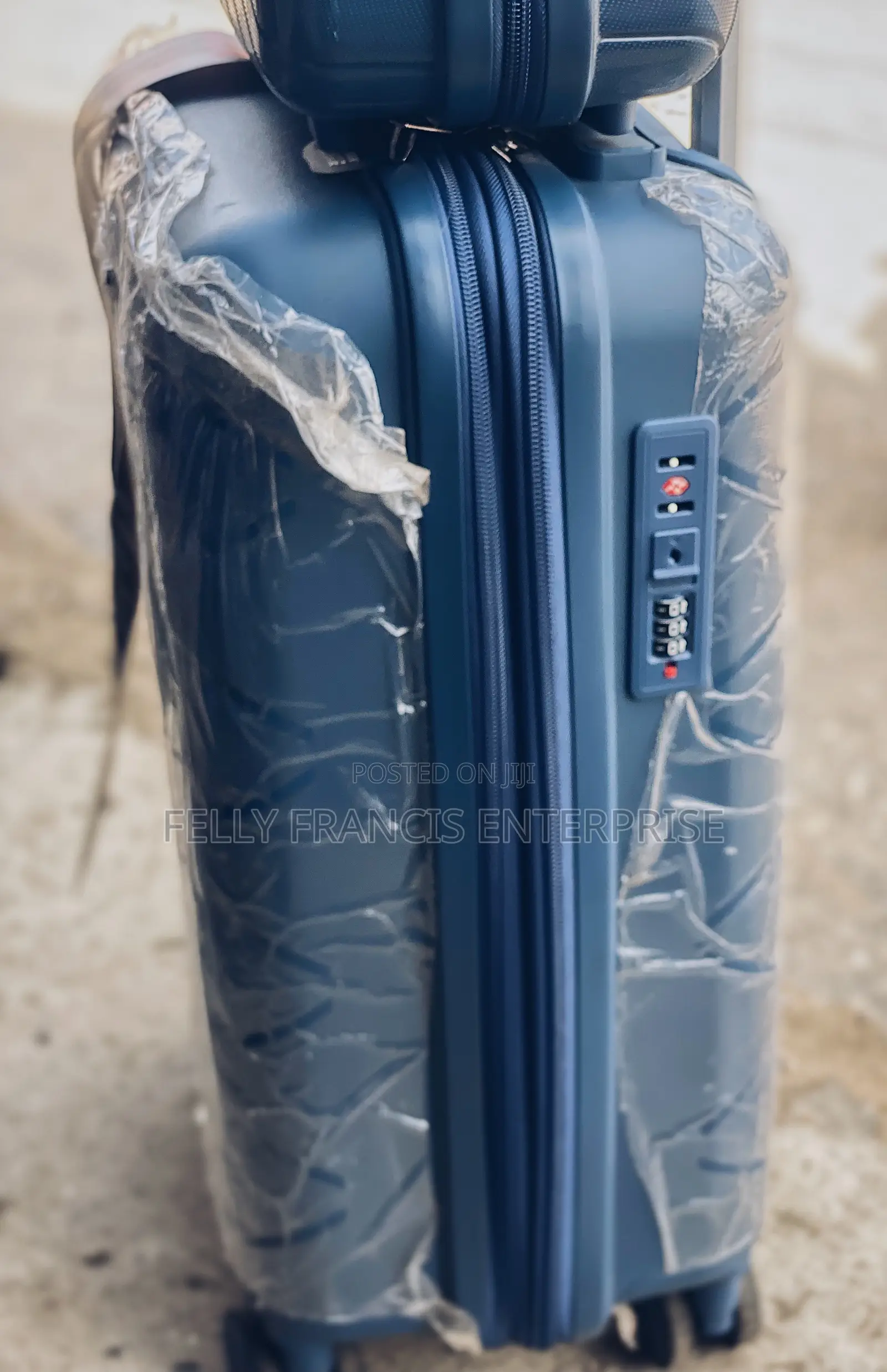 Small Size Rubber Box With a Kit