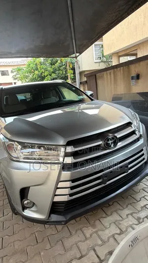 Toyota Highlander SE 4x4 V6 (3.5L 6cyl 8A) 2018 Silver
