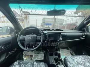New Toyota Hilux 2025 Black