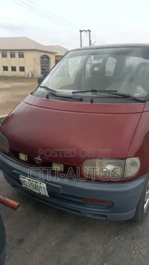 Nissan Serena 2003 Red