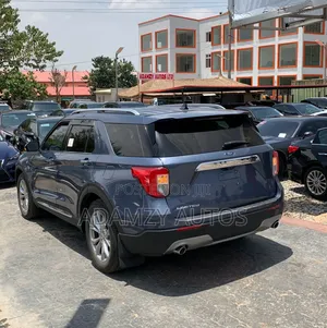 Ford Explorer 2021 Blue