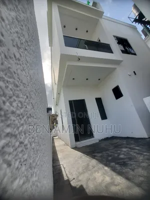 4bdrm Duplex in In Secure Estate @ for sale