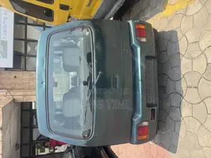 Suzuki APV Minibus 2000 Green