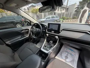 Toyota RAV4 XLE AWD 2023 White