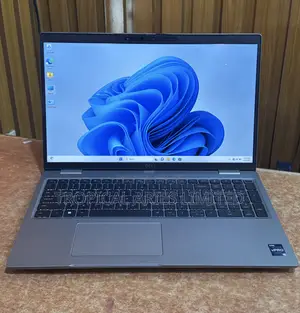 Laptop Dell Latitude 5530 16GB Intel Core i7 SSD 512GB