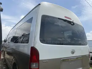 Toyota HiAce 2017 White