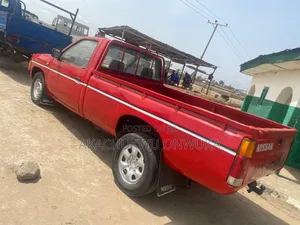 Nissan Pick-Up 2007 Red